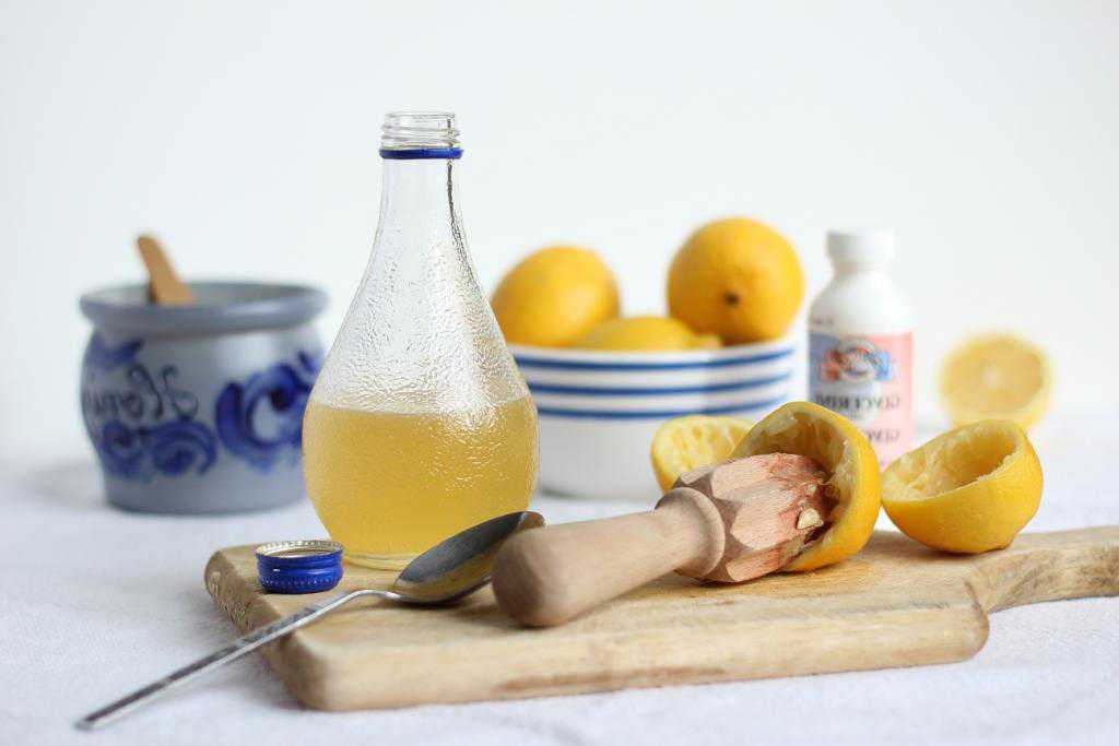 Народные средства от кашля. Мед с лимоном от кашля. Глицерин мед и лимон от кашля. Средство от кашля с глицерином и лимоном и медом.