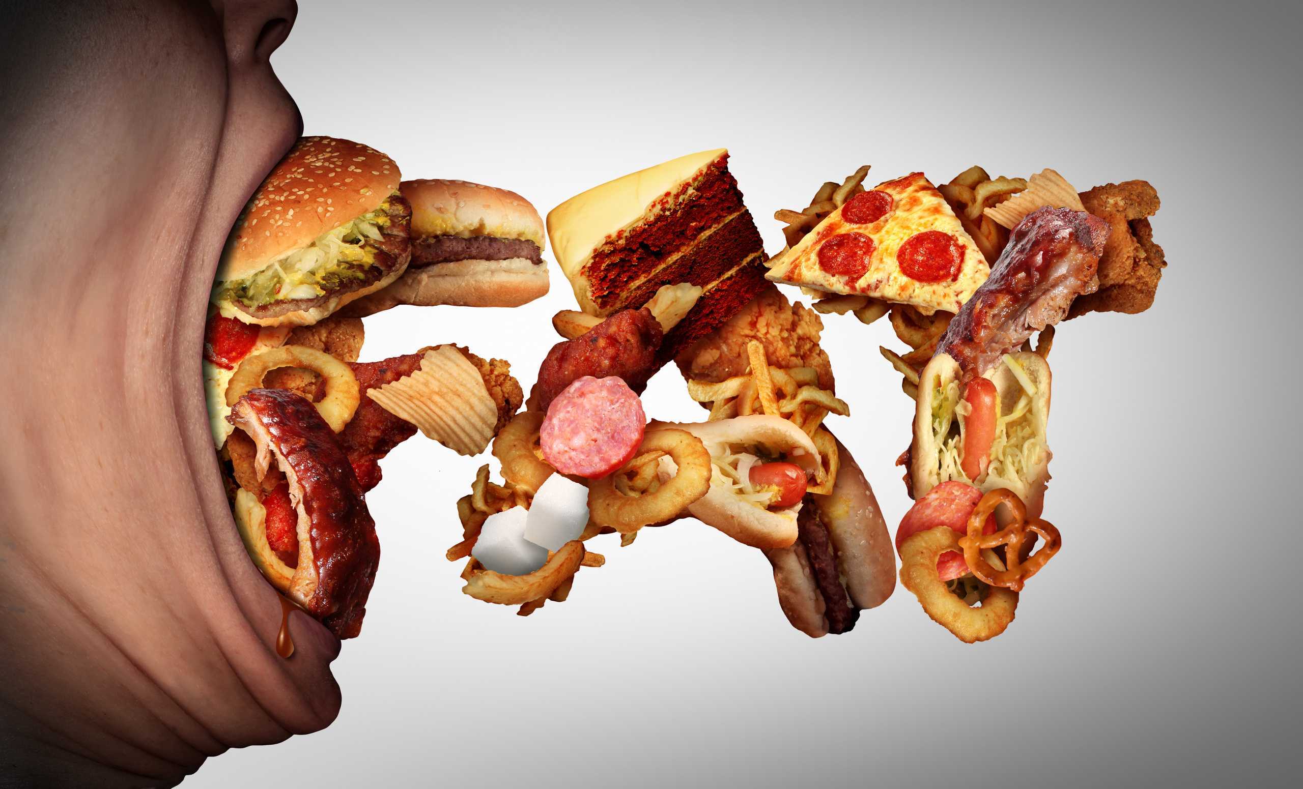 Постоянная еда. Жирная вредная еда. Избыток пищи. Чрезмерное потребление пищи. Вредная еда последствия.