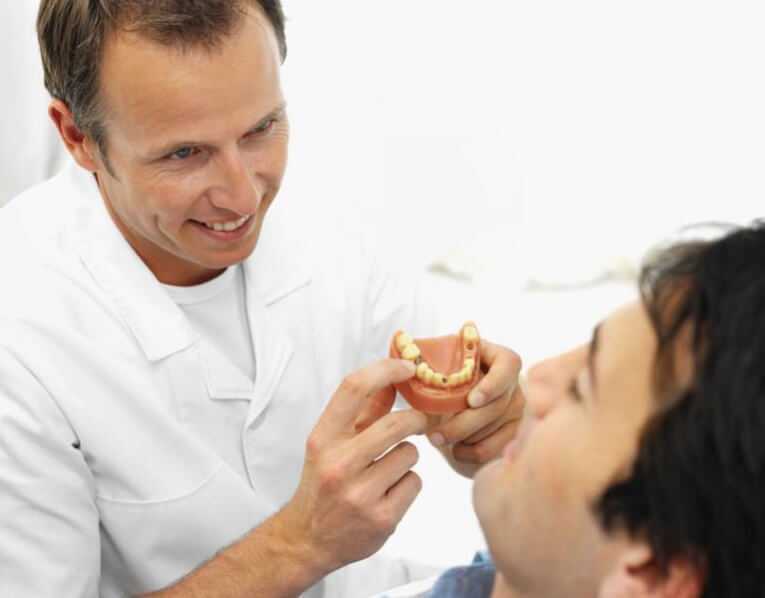 Врач занимающийся протезированием. Врач стоматолог ортопед. Врач протезист. Ортопедическая стоматология.