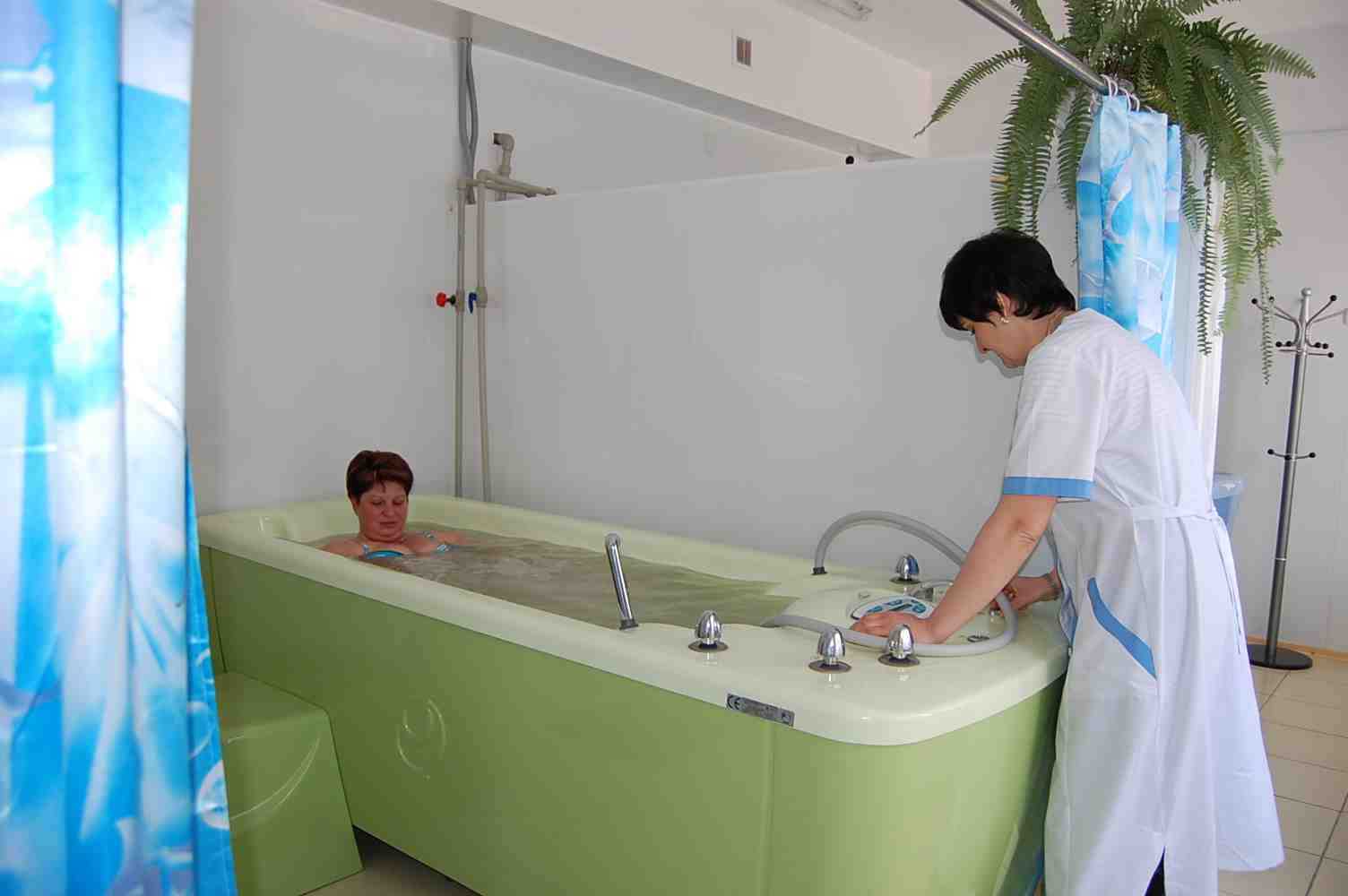Радоновые ванны для женщин санаторий яктыкуль рф. Ванна азотно-кремнистая радоновая. Санатории мин воды с радоновыми ваннами. Бромно _радоновые ванны. Радоновые и сероводородные ванны.