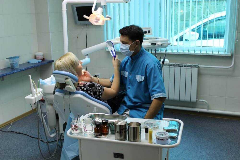 Лечение зуба какой врач. Зубной врач. Стоматолог терапевт. Стоматология врачи. Стоматолог фото.