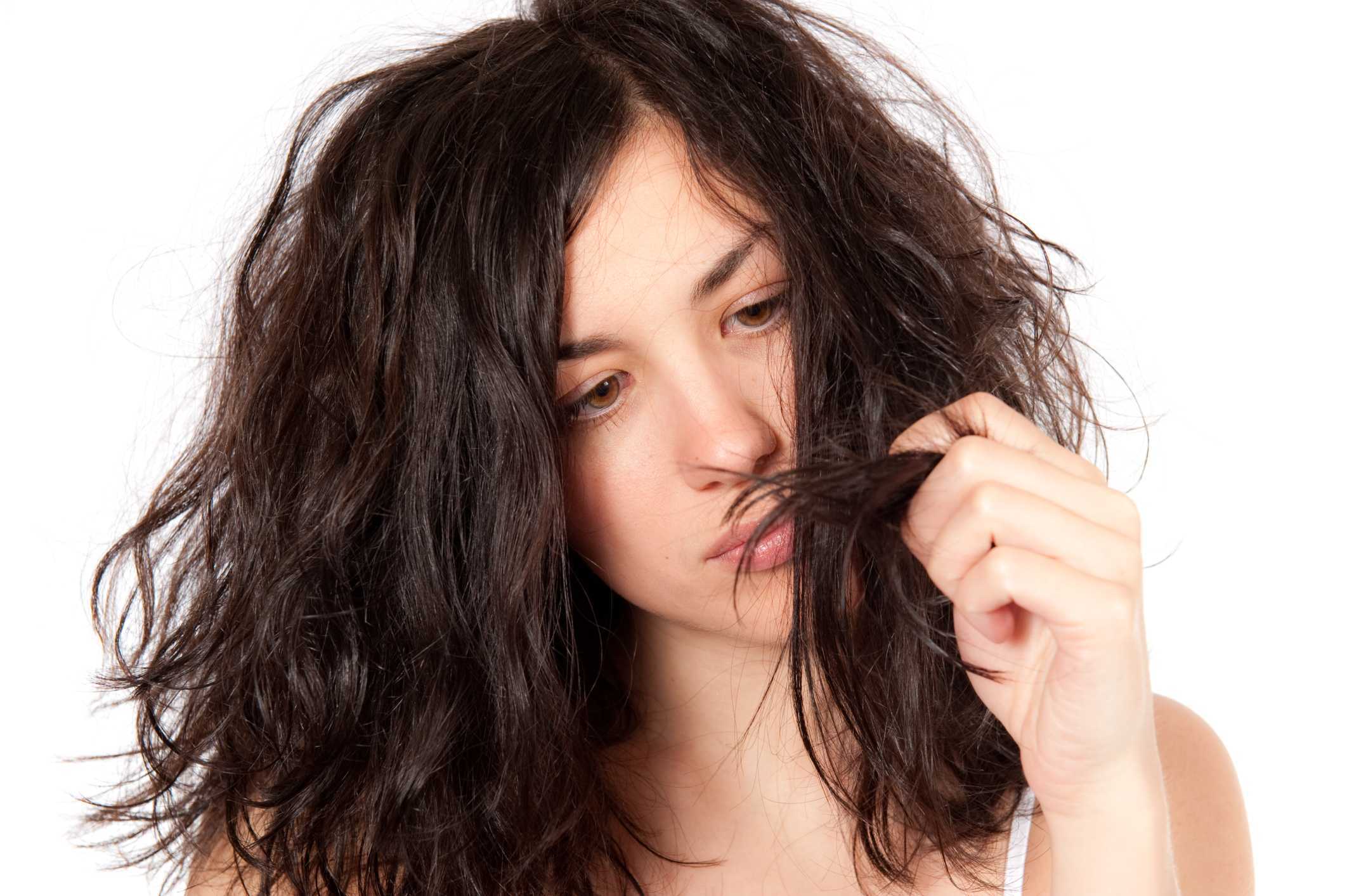 Как бороться с вьющимися волосами у женщин